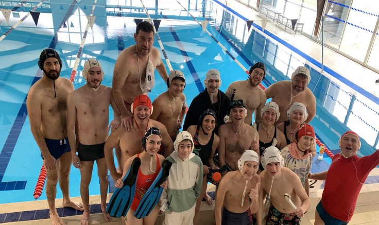 Initiation Hockey sub à la piscine de Leucate